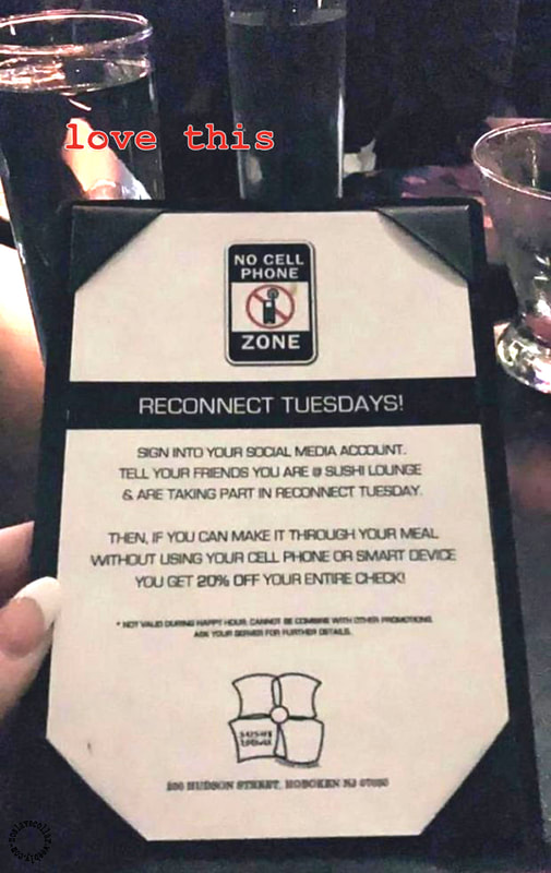Vu dans un restaurant: "Zone sans téléphone portable - Reconnectez-vous les mardis! - Si vous pouvez passer votre repas sans utiliser votre téléphone portable ou votre appareil intelligent, vous bénéficiez de 20 % de réduction sur l'ensemble de votre facture!"