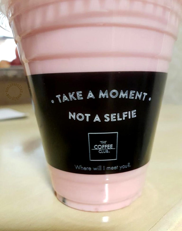 Vu au 'Coffee Club': gobelet "Prenez un moment, pas un selfie"