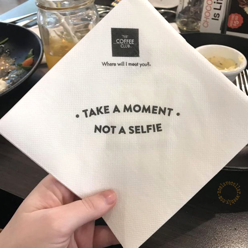 Vu au 'Coffee Club': serviette "Prenez un moment, pas un selfie"