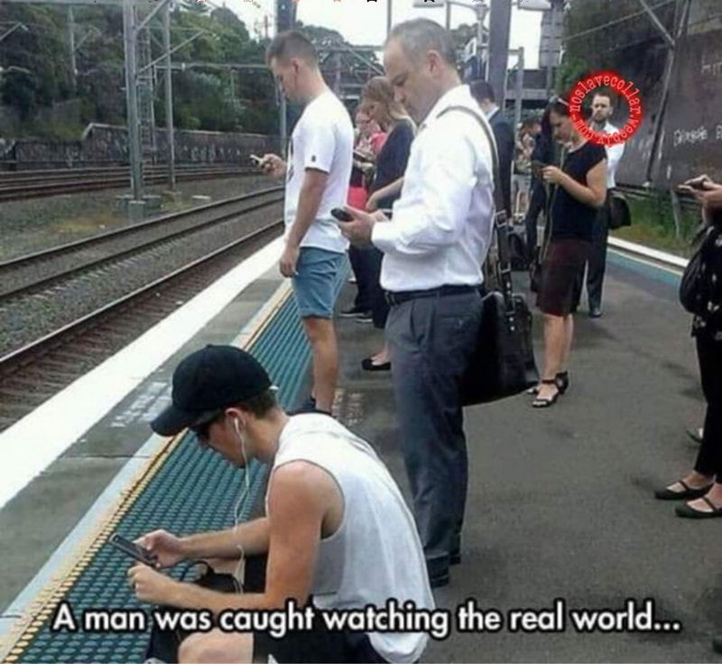 Un homme a été surpris en train de regarder le monde réel...