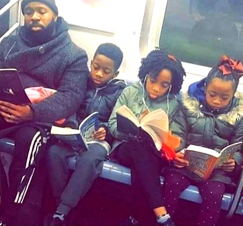 La vision magique d'une famille qui lit dans le métro