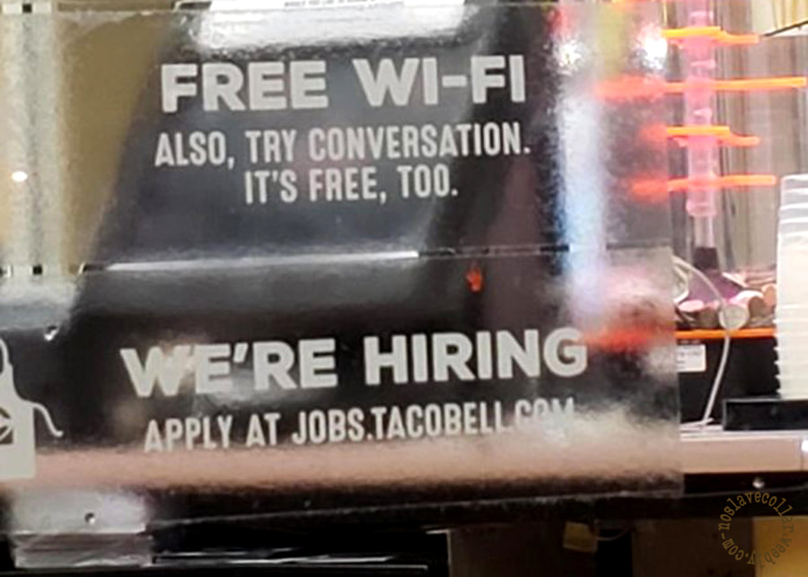 Dans la rue: "Wi-Fi gratuit. Essayez également la conversation, c'est gratuit aussi."